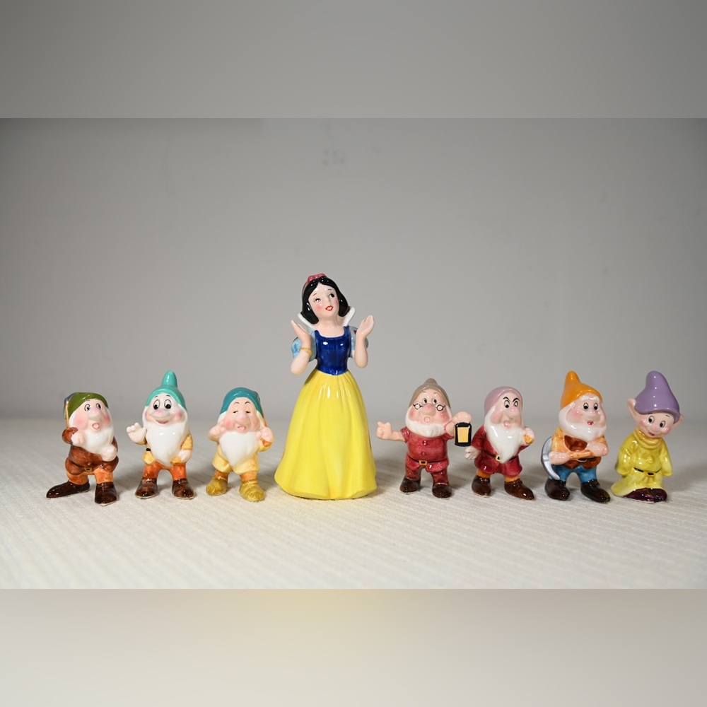 Snow White Figurine Set